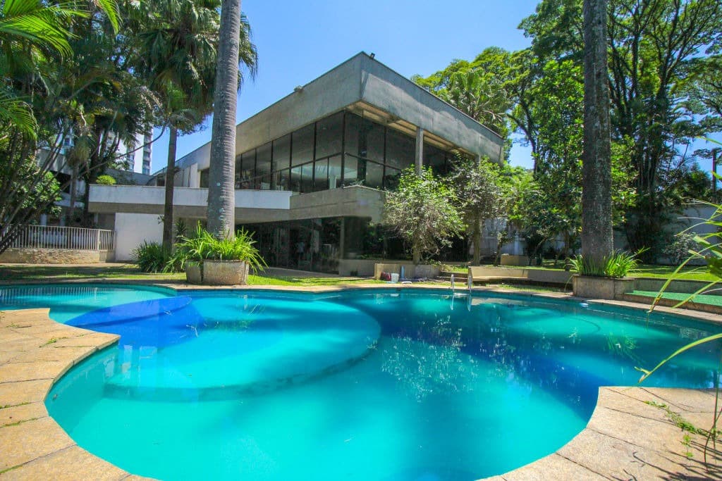 Mansão Verde e Moderna