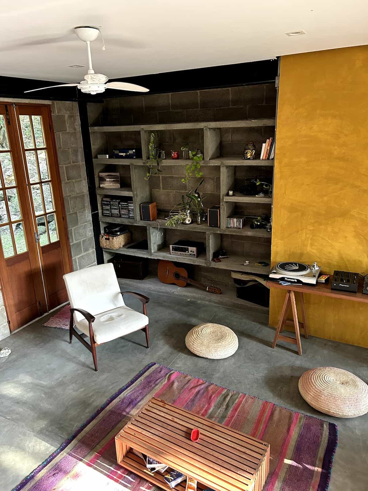 Casa Moderna Industrial Integrada à Mata Atlântica - Foto 3